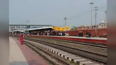 रविवार को भी थमी ट्रेनों की रफ्तार, 9 घंटे तक लेट चलीं विवेक और हमसफर एक्सप्रेस
